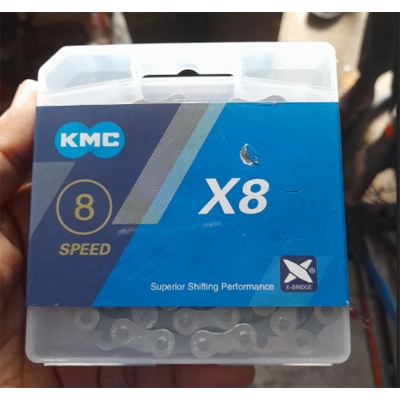 Picture of KMC Men's X8 Chain With Joining Link