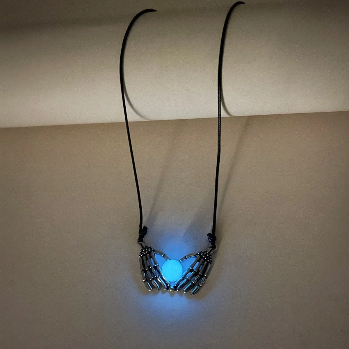 Picture of Product Description: Fashion Halloween Skull Palm Heart Pendant Luminous Necklace Add an eerie yet enchanting touch to your style with the Luminous Skull Palm Heart Pendant Necklace. Blending gothic romance with a playful, spooky vibe, this statement chok - Blue