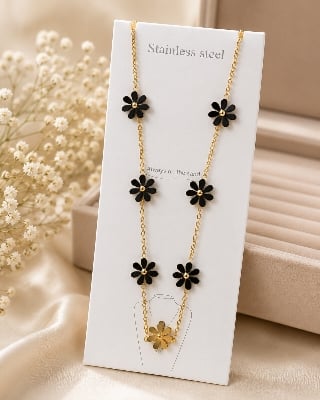 Picture of Women's Black Daisy Flower Necklace | Korean Style Gold Chain | Elegant Fashion Jewelry - Black