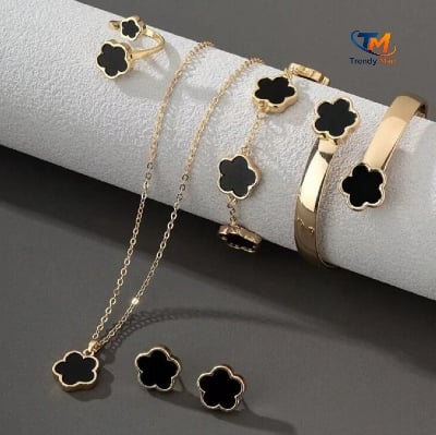 Picture of Luxury Gold Black Clover 4PCS Jewelry Set for Women | Necklace, Bracelet, Ring & Earrings - Black