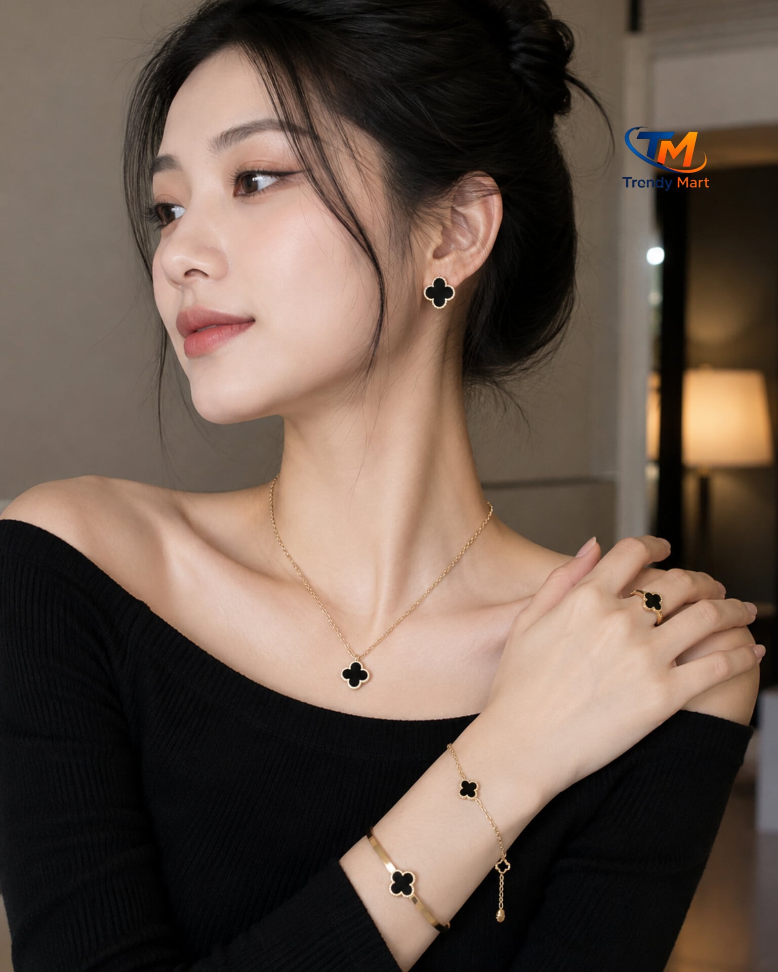 Picture of Luxury Gold Black Clover 4PCS Jewelry Set for Women | Necklace, Bracelet, Ring & Earrings - Black