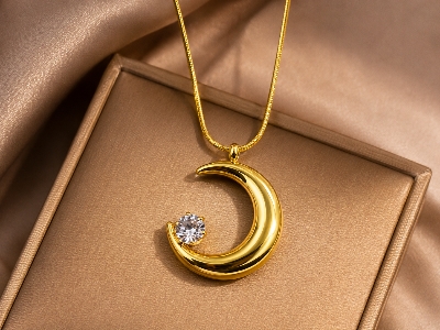 Picture of Women's Gold Crescent Moon Crystal Necklace | Korean Style Elegant Pendant Chain | Fashion Jewelry Gift - Gold