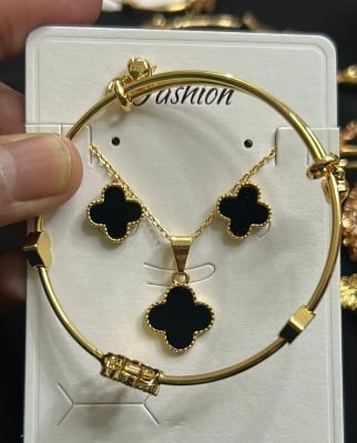 Picture of Women’s Black Clover Gold-Tone Jewelry Set – Bracelet, Necklace & Earrings - Black
