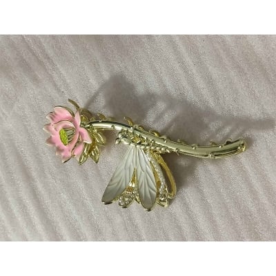 Picture of Sweet Lotus Grab Alloy Clip Fresh Flower Hairpin Cute Dragonfly Horse Clip Non-slip Shark Clip Elegant Metal Hair Accessories-Gold