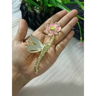 Picture of Sweet Lotus Grab Alloy Clip Fresh Flower Hairpin Cute Dragonfly Horse Clip Non-slip Shark Clip Elegant Metal Hair Accessories-Gold