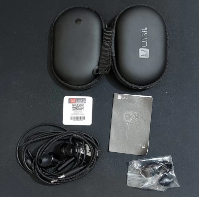 Picture of UiiSii HM13 In-Ear Dynamic Headset with Microphone With Pouch - Black