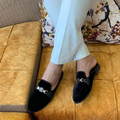 Picture of New fashionable velvet half shoes for men-Black