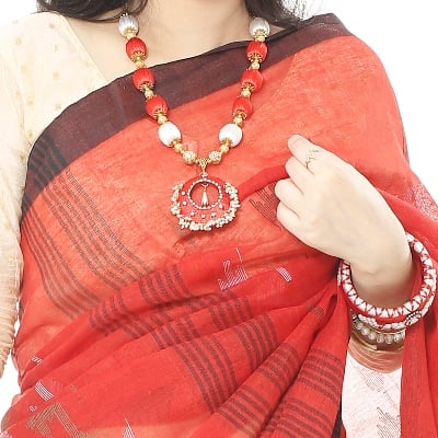Picture of Tassel Setting Red Color Monipuri Tant Saree