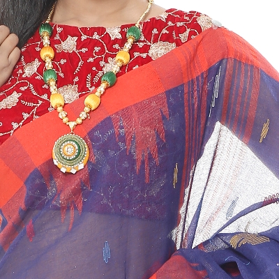 Picture of Tassel Setting Purple Color Monipuri Tant Saree