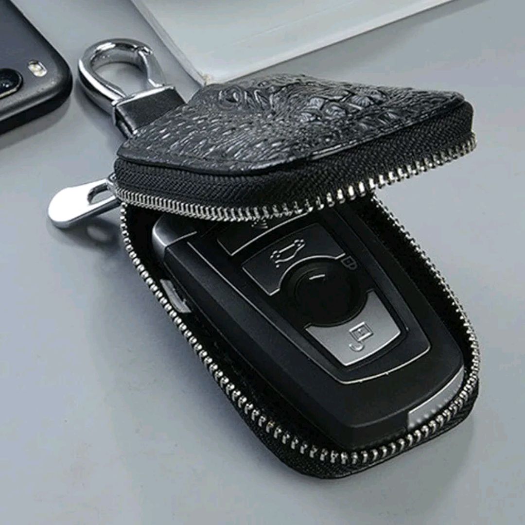 Picture of Universal Zipper Key Holder Bag with Keychain – Stylish Protection for Remote Key Fob (Black)