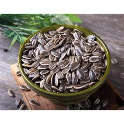 Picture of Natural Organic Sunflower Seeds for Cockatiel/Parrot/Macao/Love Bird Food 1Kg