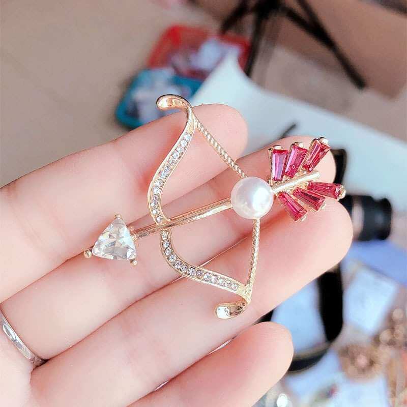 Picture of Superb Trendsetter -Upscale Living -Arrow Piercing Heart Pearl Brooch Hijab Safety Pin For Girls Women- Inventive Choice
