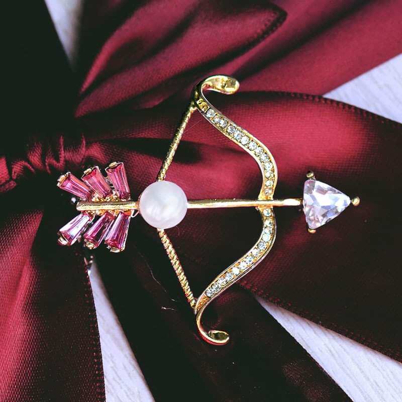 Picture of Superb Trendsetter -Upscale Living -Arrow Piercing Heart Pearl Brooch Hijab Safety Pin For Girls Women- Inventive Choice