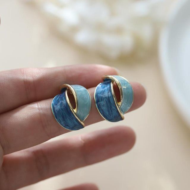 Picture of Female Jewelry Vintage Enamel Earrings Geometric Arc Earrings FOR WOMEN AND GIRLS