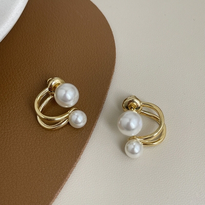 Picture of Elegant Women Pearl Earrings New Earings Female Elegant EARRING FOR GIRLS AND WOMEN