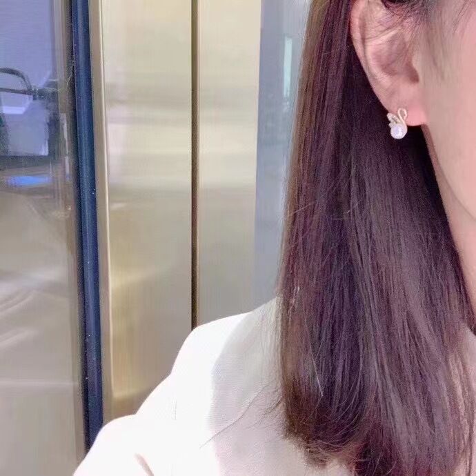 Picture of White Stone Duck Earrings for Women Full Rhinestone Flower Earrings 2022 Korean Fashion Cute Jewelry