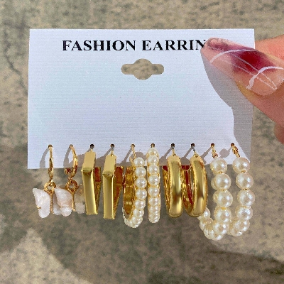 Picture of New DE Fashion Pearl Butterfly Gold Hoop Earring Resin Love Heart Pendant Drop Earrings for Women Gift Jewelry Accessories