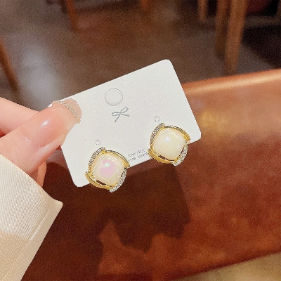 Picture of Elegant  Red Pearl Diamond Stud Earrings Jewelry 2024 Charm Geometric Crystal