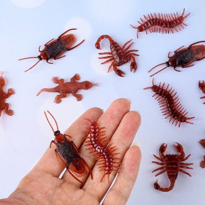 Picture of 10 Pcs Halloween Simulation Cockroach Toy Funny Disgusting Scary Tidy for Holiday Decorations