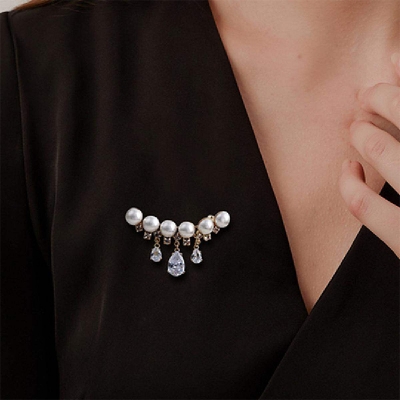 Picture of Trendsetter -Upscale Living -Pearl tessel Brooch Hijab Safety Pin For Girls Women- Inventive Choice Remarkable - Disclose Styles & Luxe