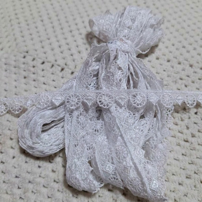 Picture of 5 yards 0.6 cm daisy flower lace-White