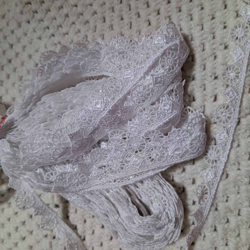 Picture of 5 yards 0.6 cm daisy flower lace-White