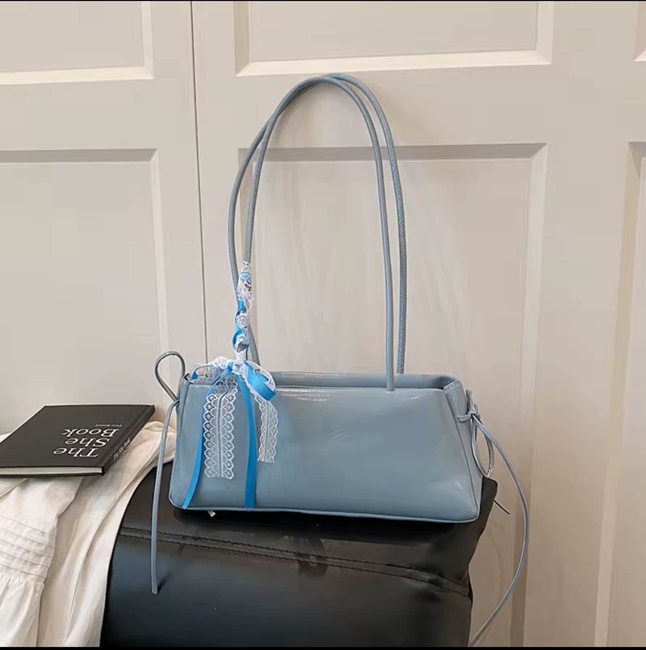Picture of Luxury Women's Shoulder Bags Fashion-Forward Branded Design with Zipper Closure Personalized for Women