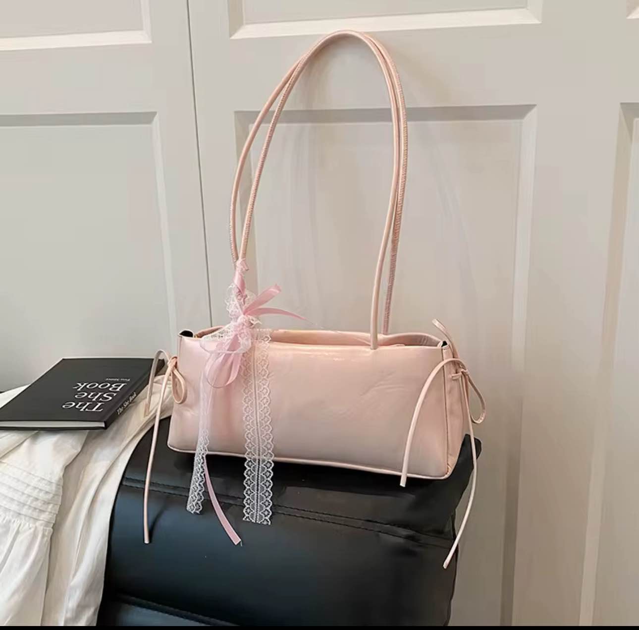 Picture of Luxury Women's Shoulder Bags Fashion-Forward Branded Design with Zipper Closure Personalized for Women