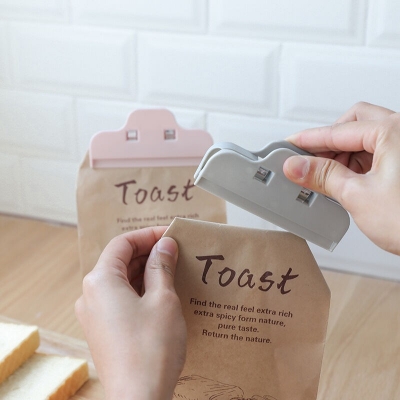 Picture of 3 Pcs Portable Kitchen Tools silicon Food Storage Bag Sealing Clip multifunctional clip for package 3 Pcs Multicolor 