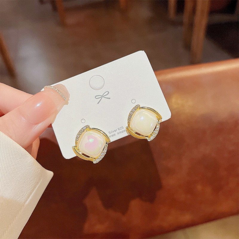 Picture of 1 Pair Fashion Elegant Red Pearl Diamond Stud Earrings Jewelry square Shape Pearl Rhinestone Crystal Earrings for Women Red 15 MM