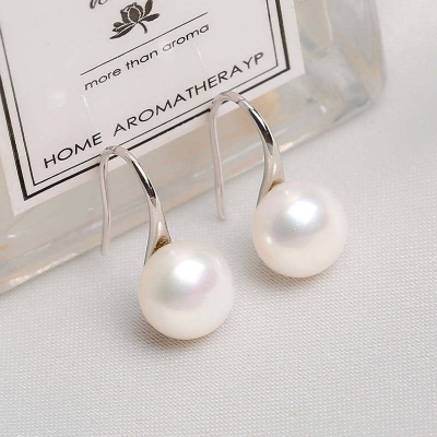 Picture of Natural freshwater pearl Edison round strong light ear hook high heels s925 silver earrings for girlfriend earrings Off White 15 MM