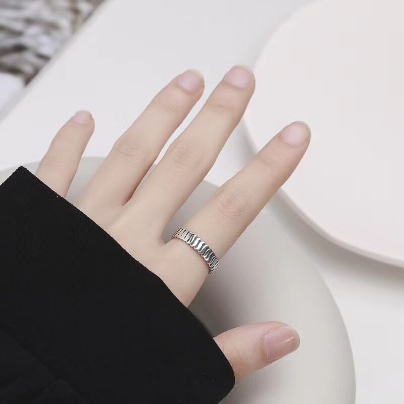 Picture of Adjustable Popular Chain Finger Ring Set B1 All-Match Cold Style Versatile Personality Autumn Retro Angti Hot Selling Jewelry Birthday Wedding Engagement Bridal Party Ideal Gift for Men and Women Silver Color