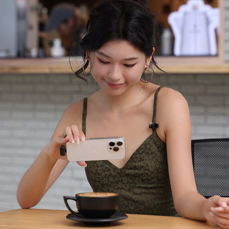 Picture of ULANZI A200 Mini Mic Wireless Lavalier Lapel Microphone Plug & Play-Black