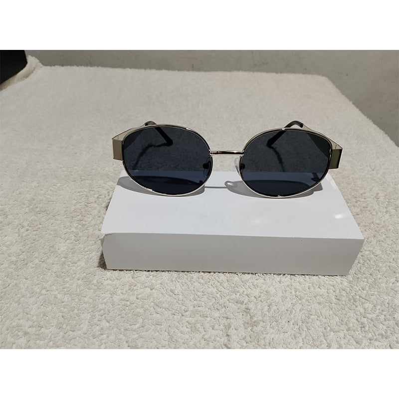 Picture of Men's and Women Fashion Sunglass