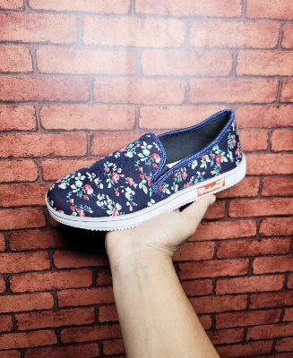 Picture of Exclusive New Fashionable Women's Snakers