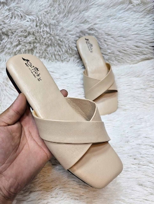 Picture of Flat Sandals For Women Fashionable Flat Shoes For Regular Use