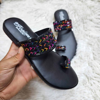 Picture of Fashionable Ladies Flat Slipper Sandals New Premium Sandal for Girls