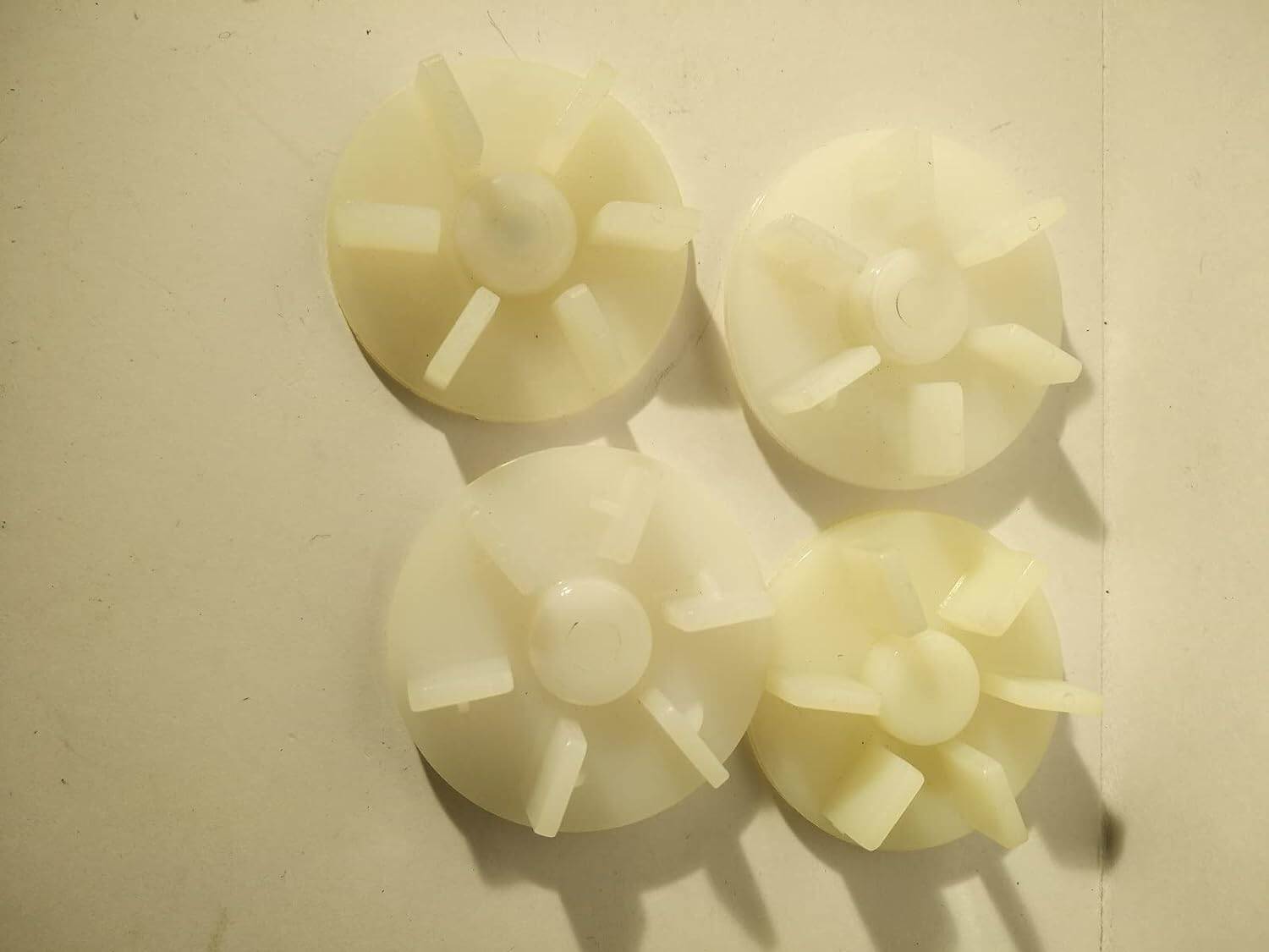 Picture of Plastic Mixer Grinder Motor Clutch 4 cm 6Teeth- 1 Pcs White (not screw)