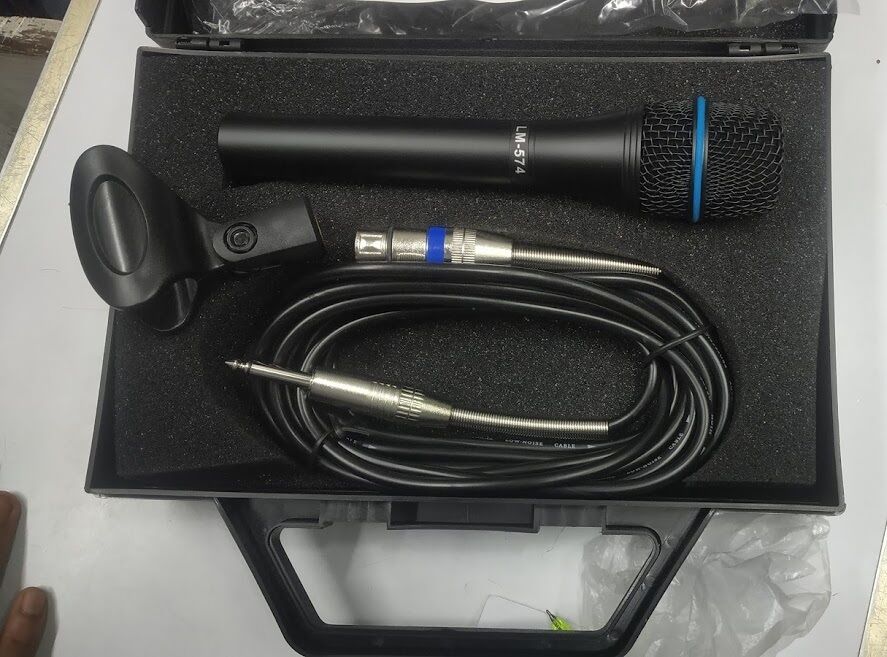Picture of TV Journalist Professional Dynamic Microphone Lane LM-574  For Mobile/ Facebook Live/ Youtubers (Black)