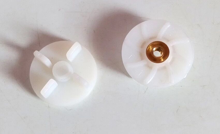 Picture of Preethi Blender Motor Coupler 4cm with 4 Tooth Screw Type for Eco Twin/Eco Plus/Mint Leaves (White)