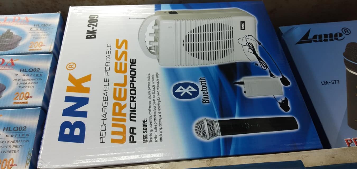 Picture of BNK-209 Rechargeable Portable Wireless P.A Microphone With Bluetooth, Handheld/Lapel Wireless Microphone (White)