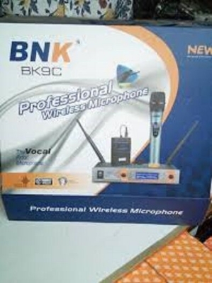 Picture of Professional High Performance BNK - BK9C Dual Wireless Microphone 1 Hand  & 1 Tie (1Hand, 1 Tie)