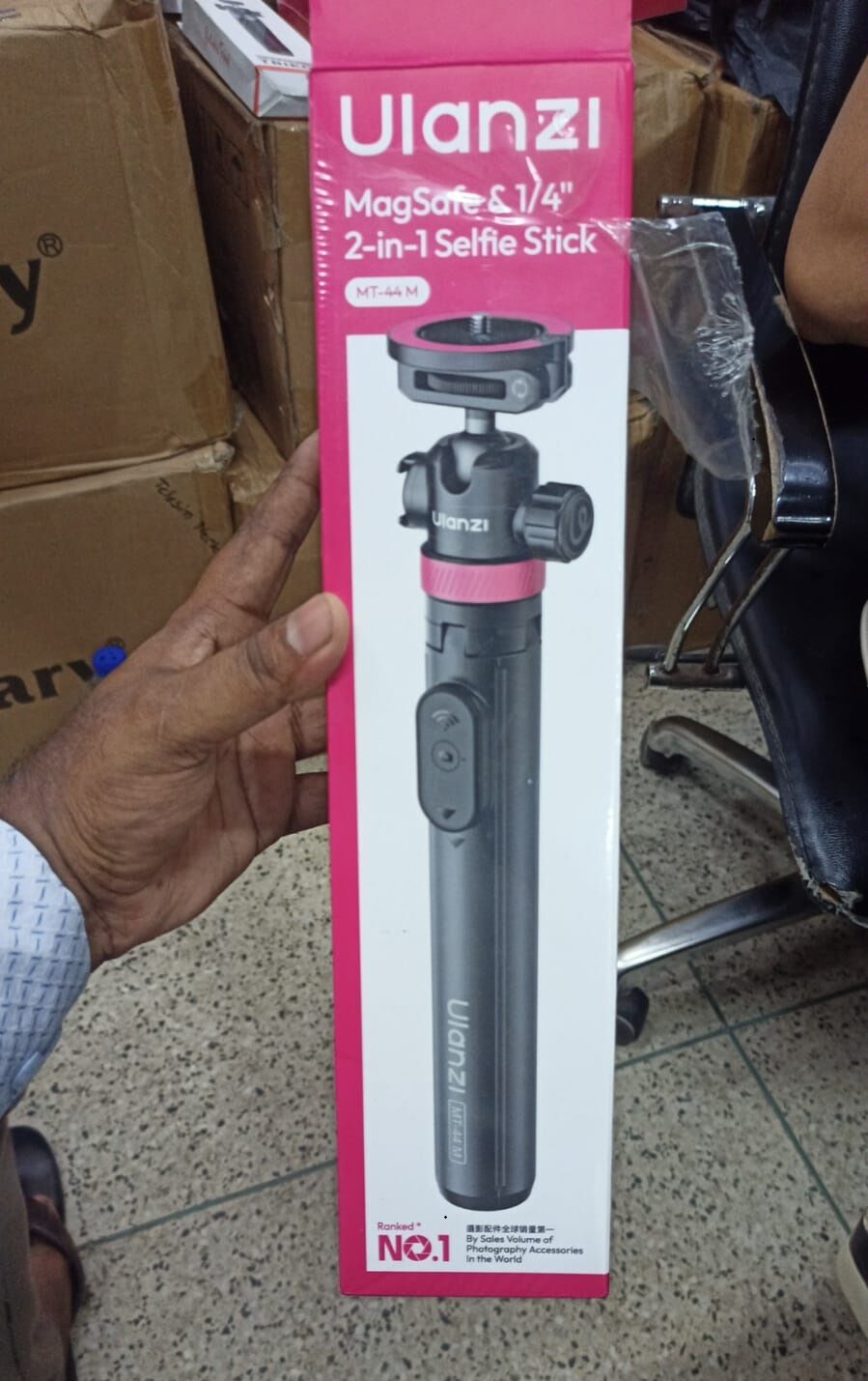 Picture of Ulanzi MT-44M 2-in-1 Magnetic & 1/4" Selfie Stick Tripod (Black)