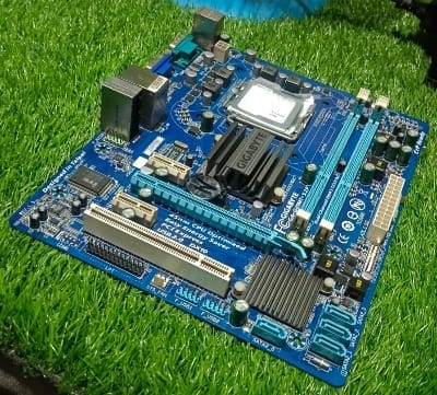 Picture of G-i-g-a-b-y-t-e G- M-S-I A-S-U-S 41 DDR-3 DIMM R-A-M Supporters Motherboard (d-uel core,Pen-tium ,C-ore2 d-ue pro support) 1year service warranty