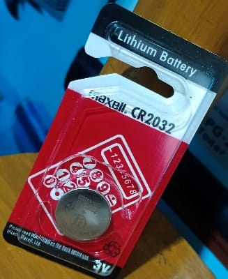 Picture of Multipurpose c-m-o-s batt-ery 3v model 2032 best quality product - Red