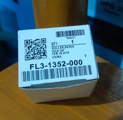 Picture of Paper Pic Up Roller For Cassette For C-A-N-O-N IR-2520 IR-2525 IR-2530 ETC MODEL SUPPORTERS AVAILABLE - Black