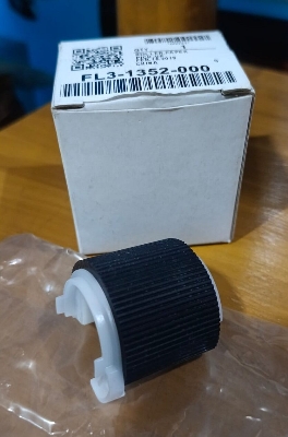 Picture of Paper Pic Up Roller For Cassette For C-A-N-O-N IR-2520 IR-2525 IR-2530 ETC MODEL SUPPORTERS AVAILABLE - Black
