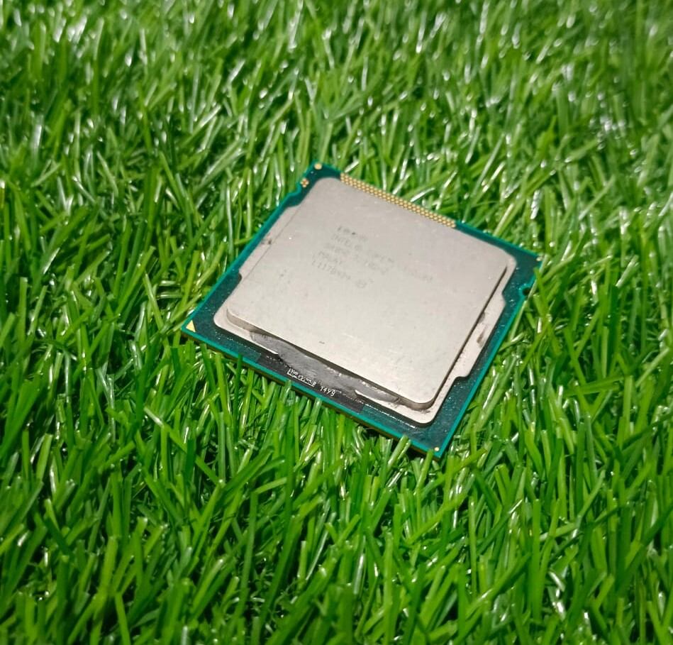 Picture of Dextop P-r-o--c-e-s-s-o-r-e  i3 2nd generation all 61 Mother Board Supporters Korean Product 100% Performance - Silver
