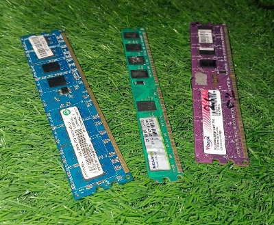 Picture of DIMM R-A-M DDR2 2GB 800MGZ Korean Product Available 100% Performance - Multicolor
