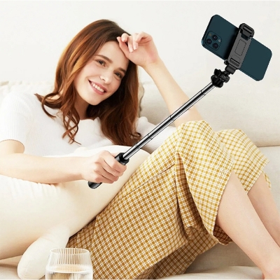 Picture of Q07 Selfie Stick Foldable Mini Tripod with Fill Light Bluetooth Remote Shutter Retractable Rod for Phone (100cm)-Black
